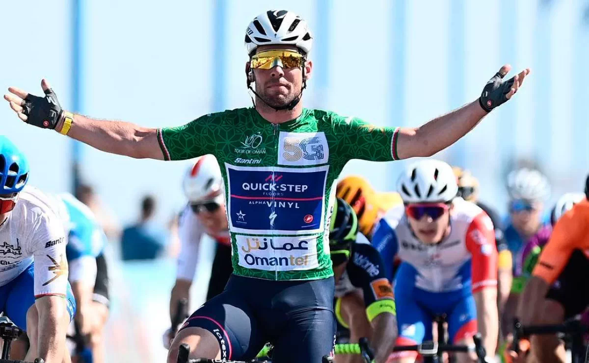 Mark Cavendish vuelve a lo más alto para llevarse la segunda etapa en el Tour de Oman