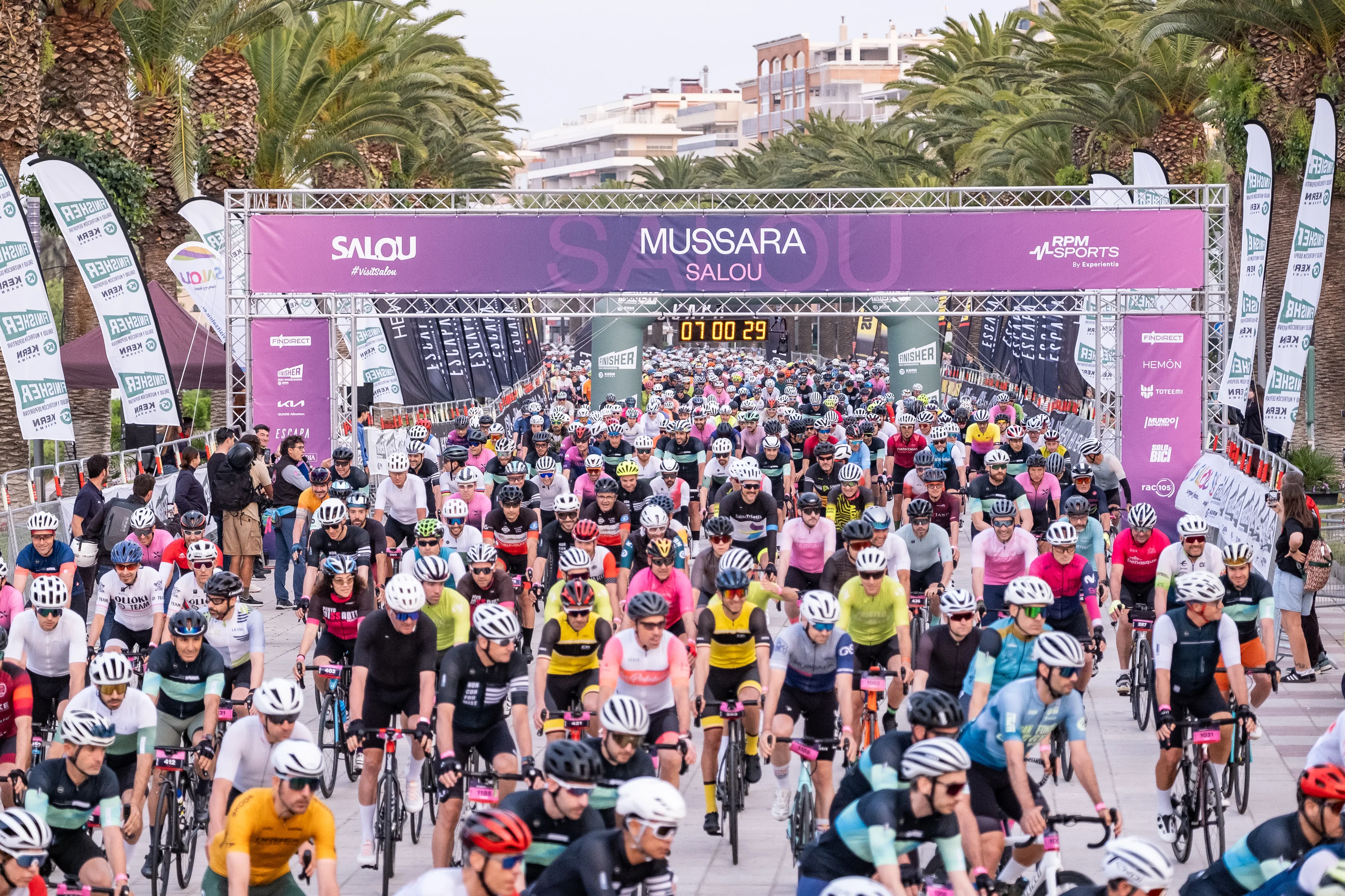 Más de 2200 ciclistas se han dado cita en la Mussara Salou 2025