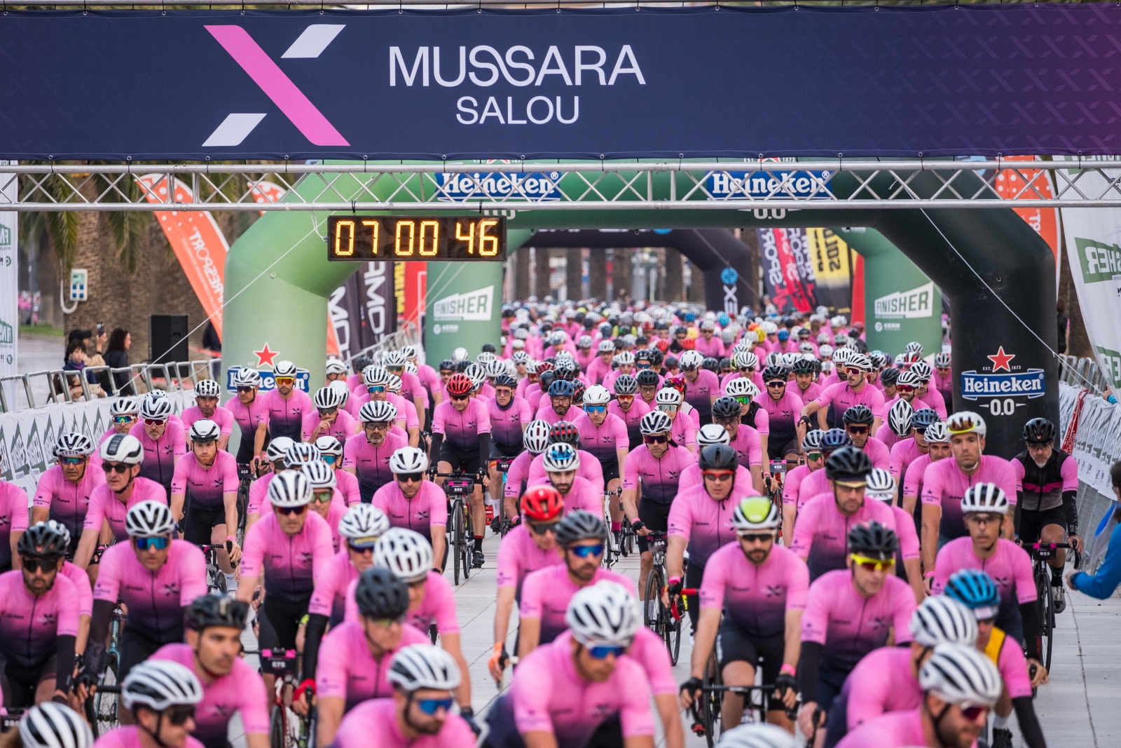 Más de 3000 ciclistas tiñeron de rosa Salou en nueva edición de La Mussara