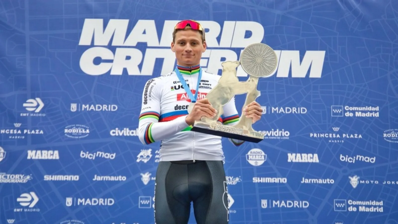 Mathieu van der Poel no defrauda a sus seguidores y vuela para llevarse Madrid Criterium 2023