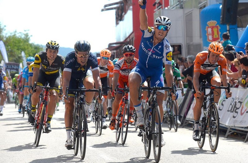 Matteo Trentin gana la segunda etapa de la Vuelta a Burgos