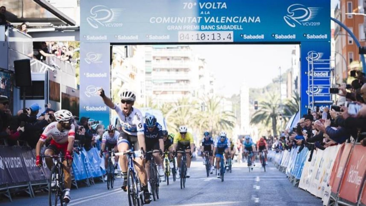 Matteo Trentin gana la segunda etapa de la 70ª VCV 