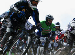 El americano Brian Lopes se impone en la Maxiavalanche de Vallnord