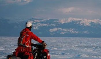 Juan Menéndez Granados inicia en Siberia la travesía en solitario del lago Baikal