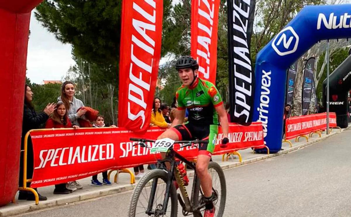 Miguel Periáñez renueva por el  Extremadura-Ecopilas MTB