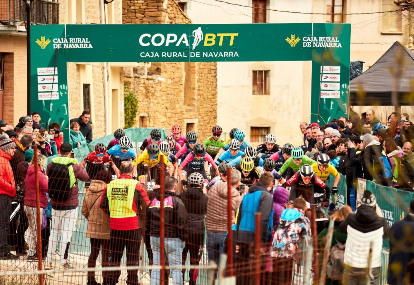 Mikel Merino y Edurne Izcue ganan en Aibar para liderar la Copa Caja Rural BTT 2024