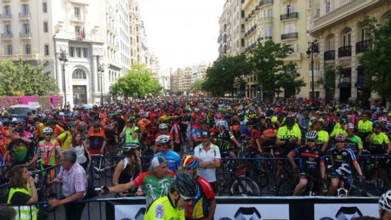 Miles de ciclistas se manifiestan en España