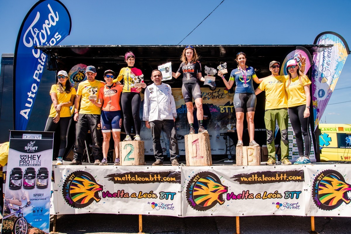 Mónica Carrascosa y Héctor Baeza ganadores de la Vuelta a León BTT