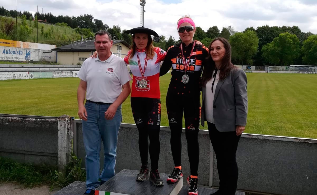 Mónica Carrascosa y Meritxell Henales, campeona y subcampeona de Euskadi de MTB Maratón 