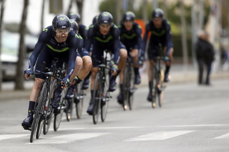 Movistar gana la crono de la Volta, Valverde nuevo líder