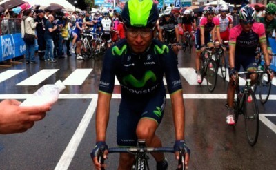 Movistar Team salva la jornada más difícil del Giro