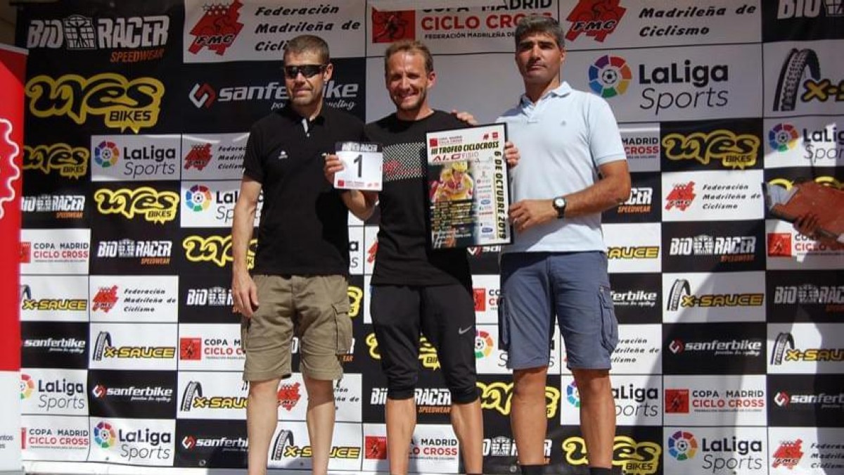 Muriel Bouhet y Carlos Hernández ganadores en el ciclocross de Tres Cantos 