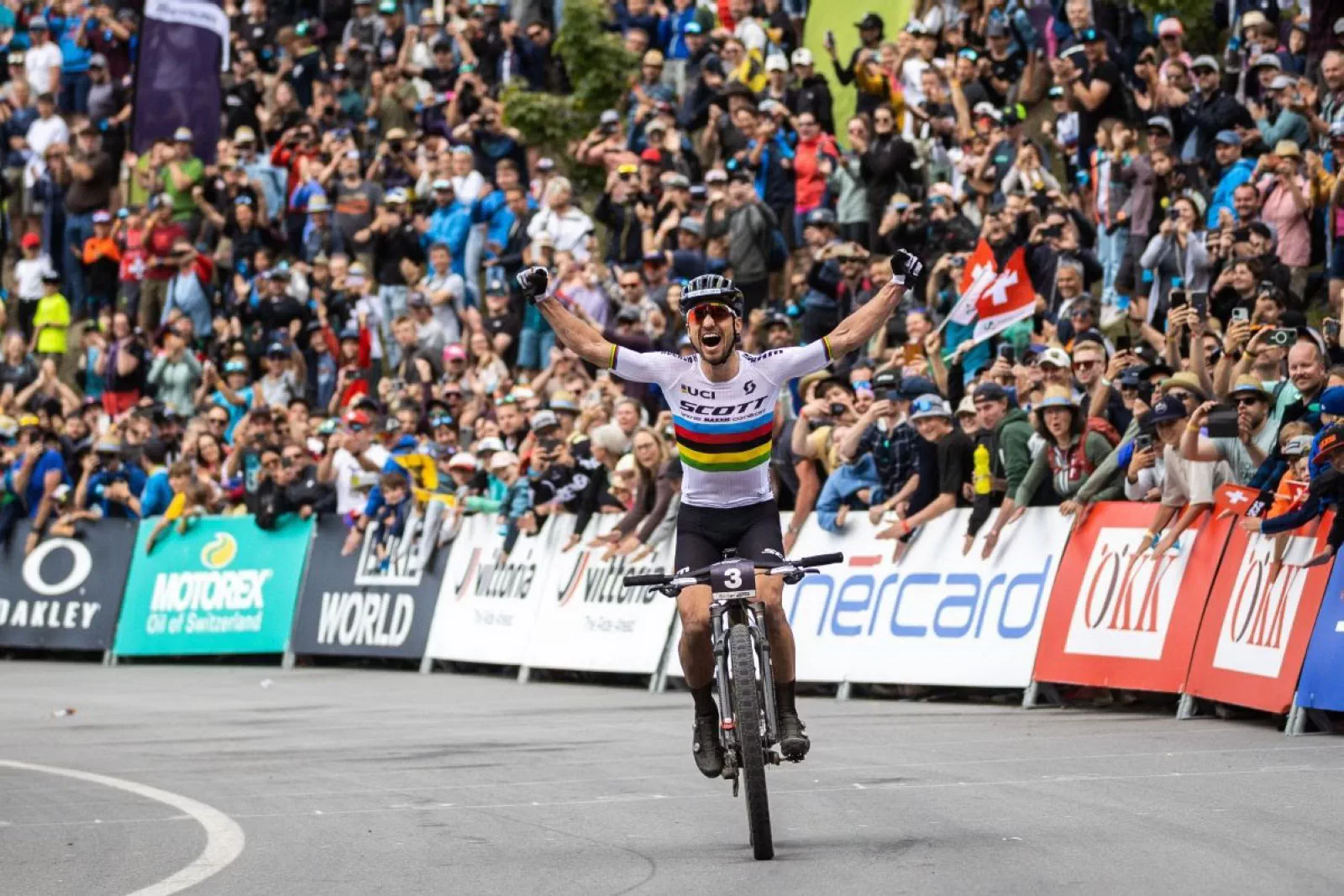 N1NO Schurter hace historia en Lenzerheide con su triunfo número 34 en la Copa del Mundo