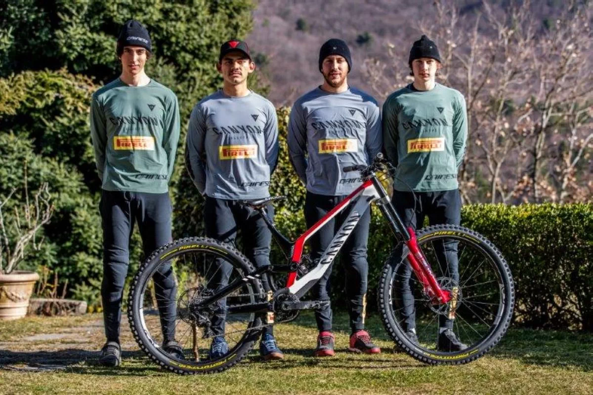 Nace el nuevo equipo de Gravity Canyon CLLCTV Pirelli con Fabien Barel al mando