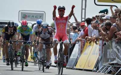 Nacer Bouhanni se lleva la segunda etapa de la Dauphine