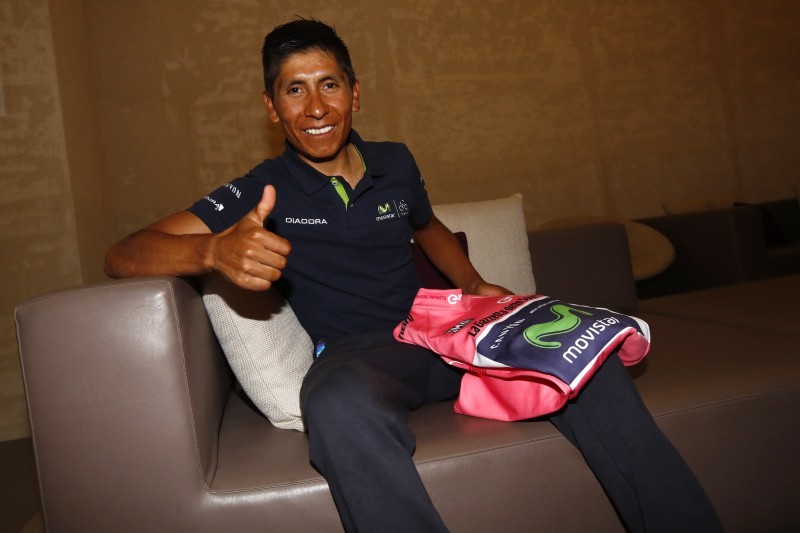 Nairo Quintana llega vestido de rosa a la primera crono del Giro