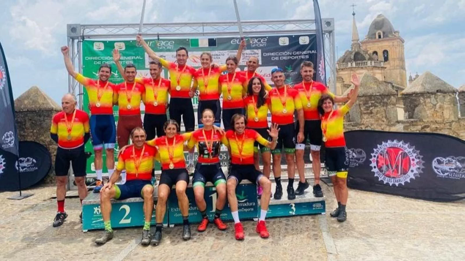 Natalia Fischer y Sergio Mantecón se proclaman campeones de España de MTB Maratón en Jerez de los Caballeros