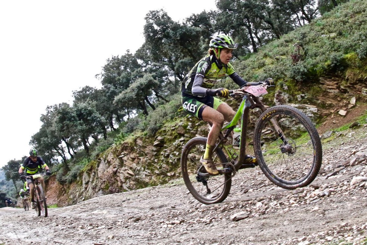 Natalia Fischer ya lidera la Andalucía Bike Race