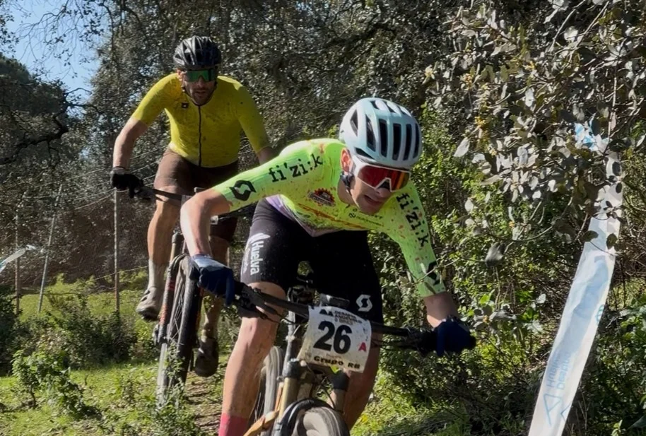 Navarro y Tubio lideran el X Desafío Andévalo 2Bikes tras una crono épica