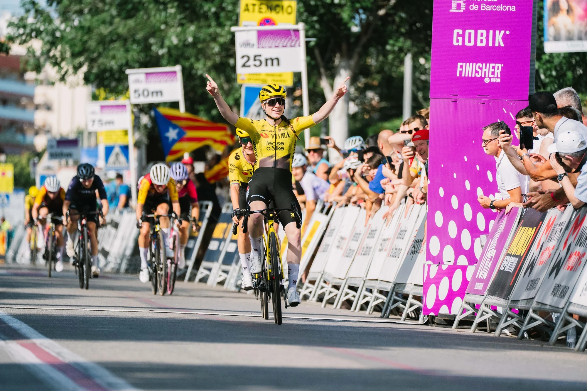 Nienke Veenhoven asesta el primer golpe en Santa Susanna y lidera la Volta a Catalunya 2026