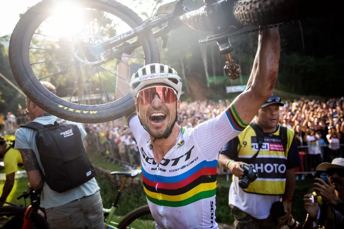 Nino Schurter alcanza al mítico Julien Abason con 33 victorias en Copa del Mundo de MTB