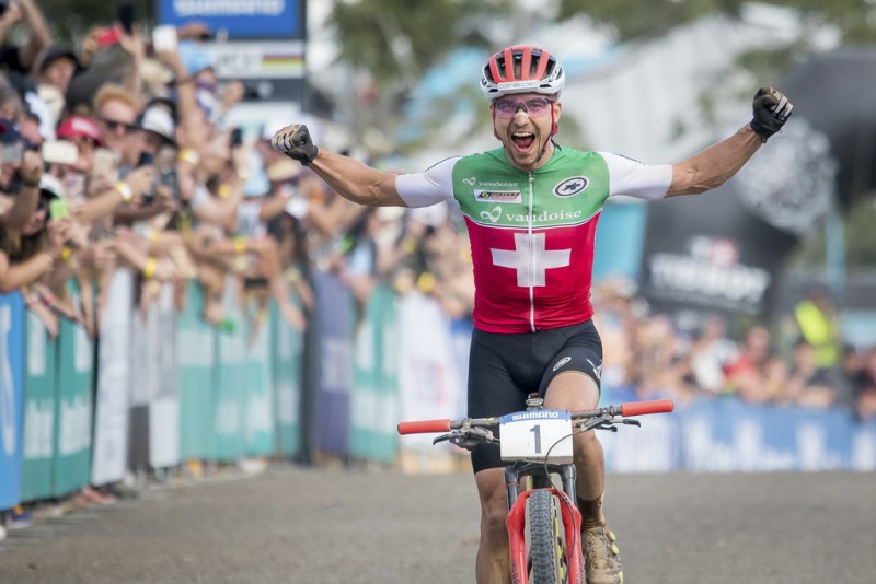 Nino Schurter completa la temporada perfecta