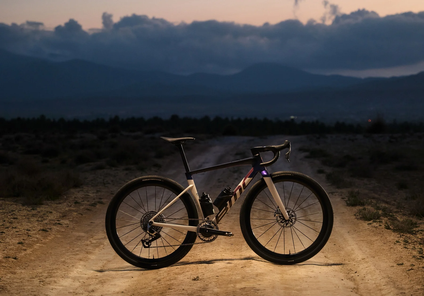 Nueva BMC Kaius 01 la bicicleta de gravel más rápida con paso de rueda de 52mm