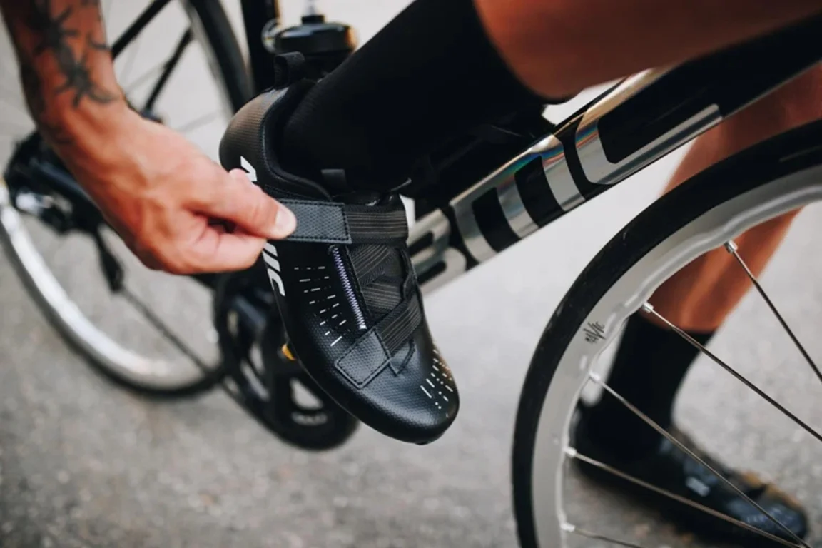 Nueva Mavic Aksium Strap, la Zapatilla de Carretera Orientada al Confort