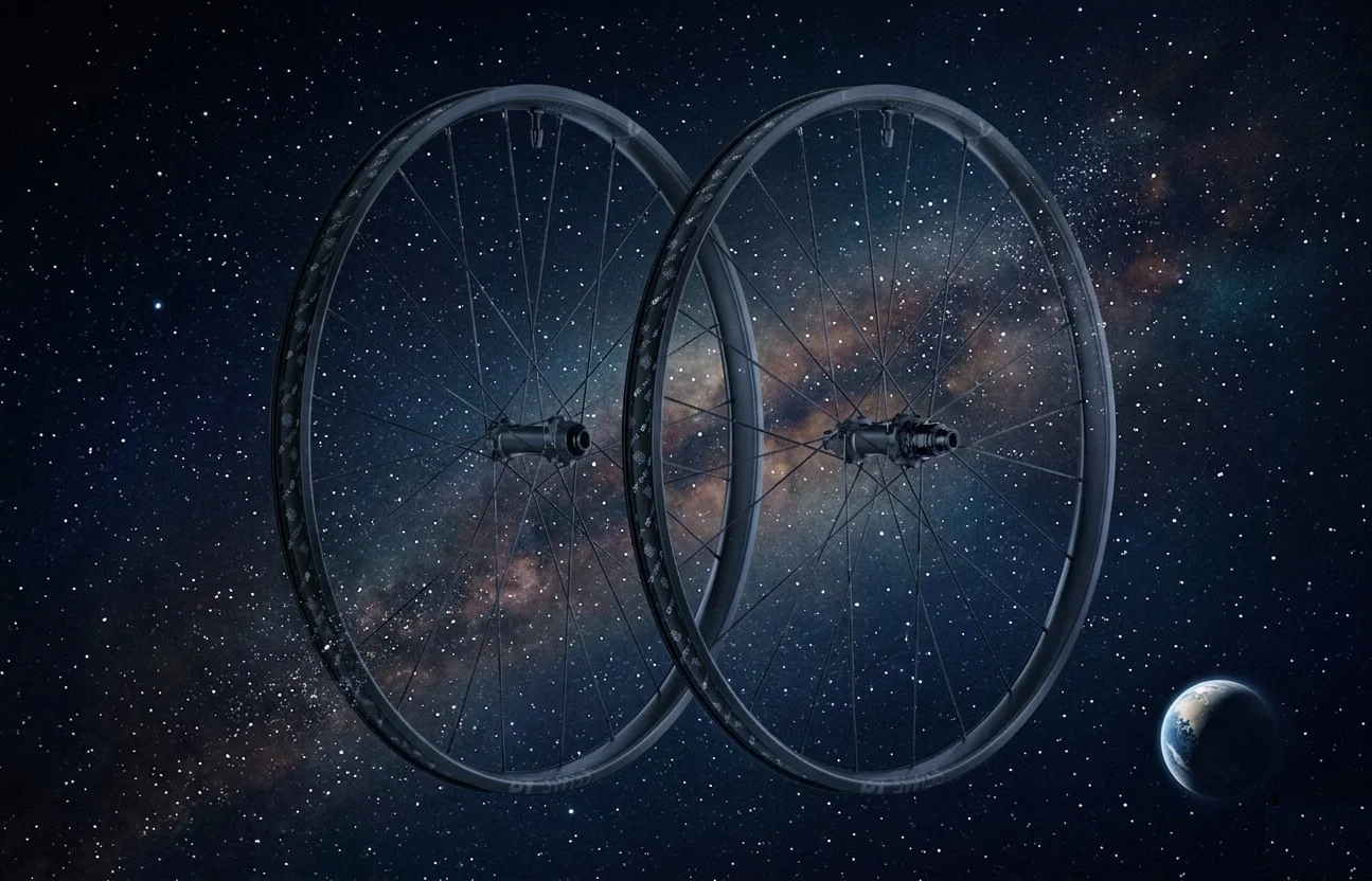 Nuevas ruedas DT Swiss 1700 con llantas de carbono y aluminio para un rendimiento total en montaña