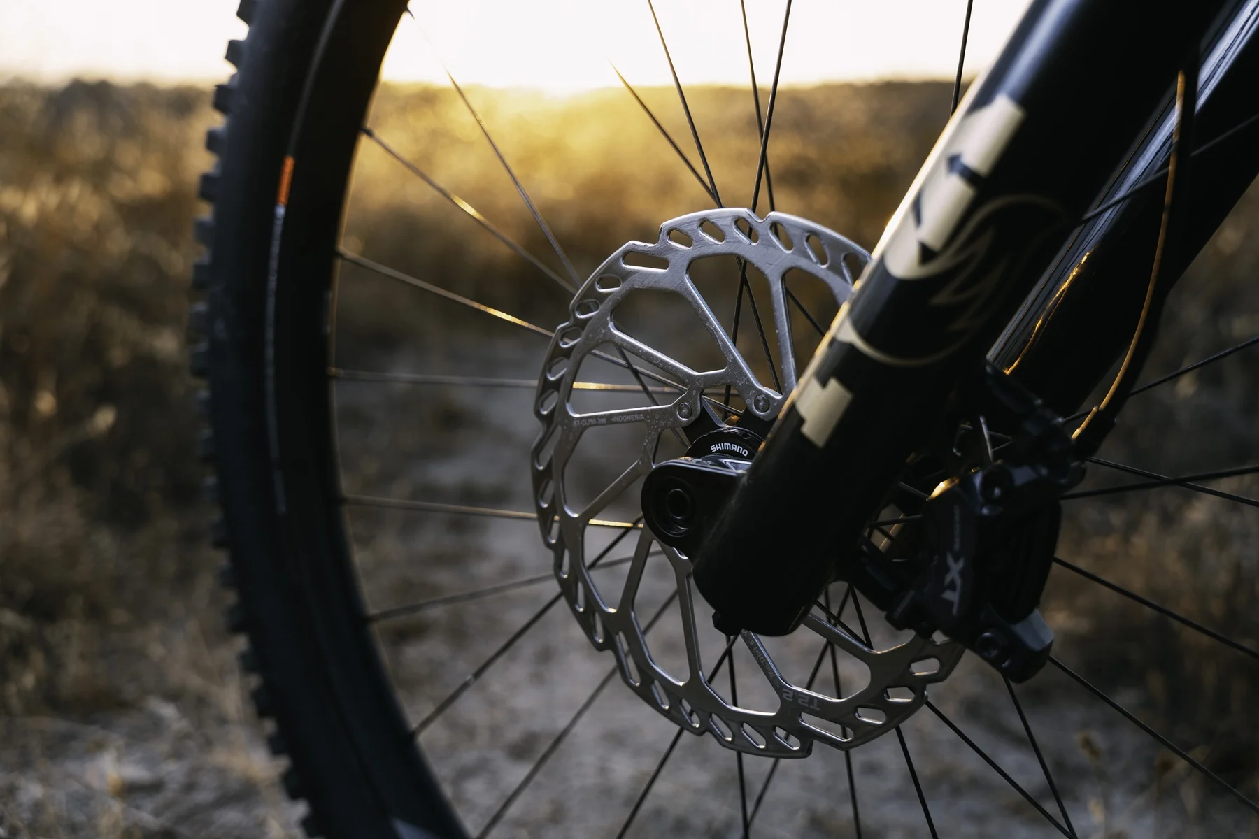 Nuevos discos de freno Shimano: Más grosor, más resistencia y mayor control térmico para enduro y e-MTB