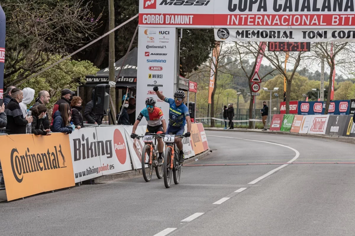 Núria Bosch y Alejandró Gómez vencedores en Corro De Amunt