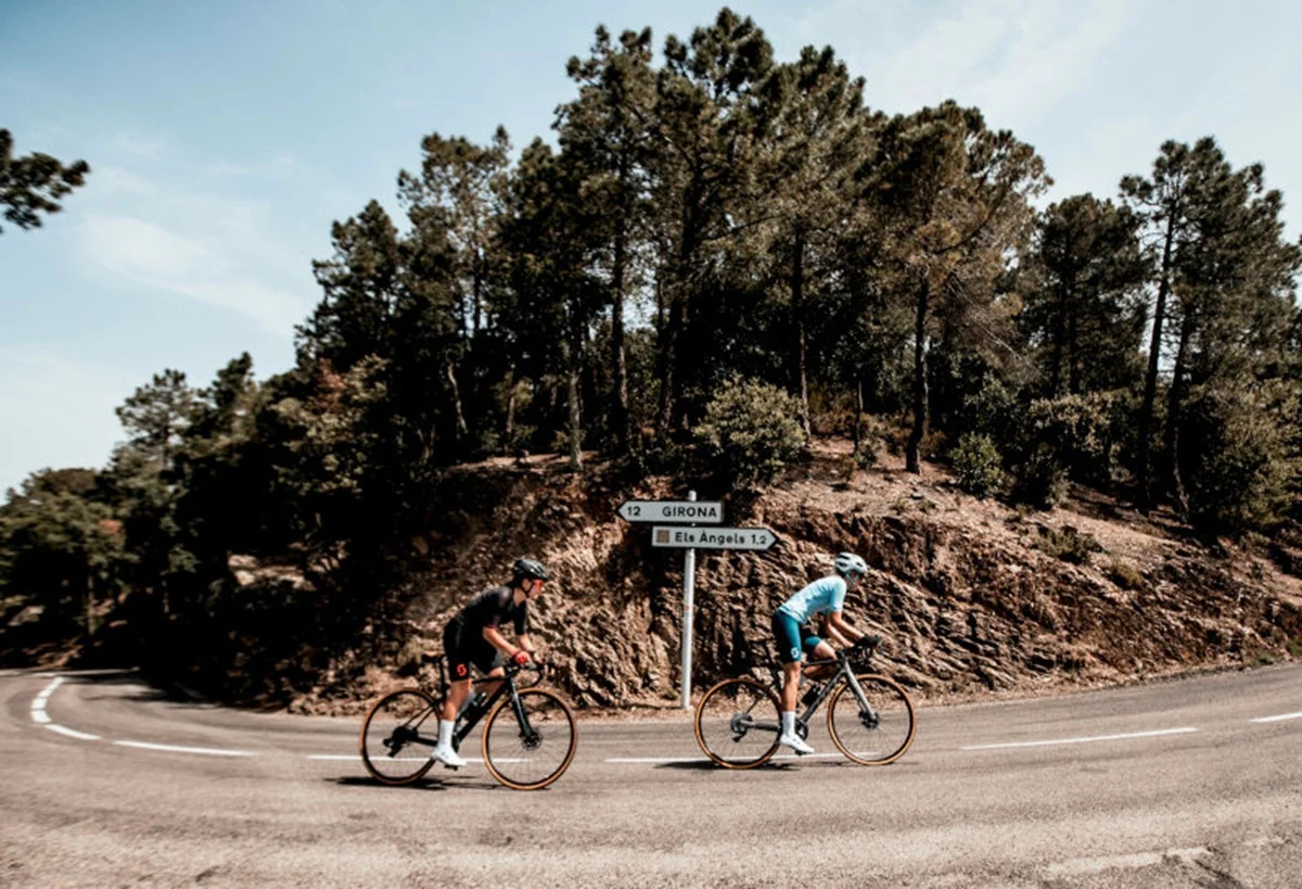 Oncolliga Girona y Cycling 365 lanzan Ports Solidaris para la lucha contra el cáncer