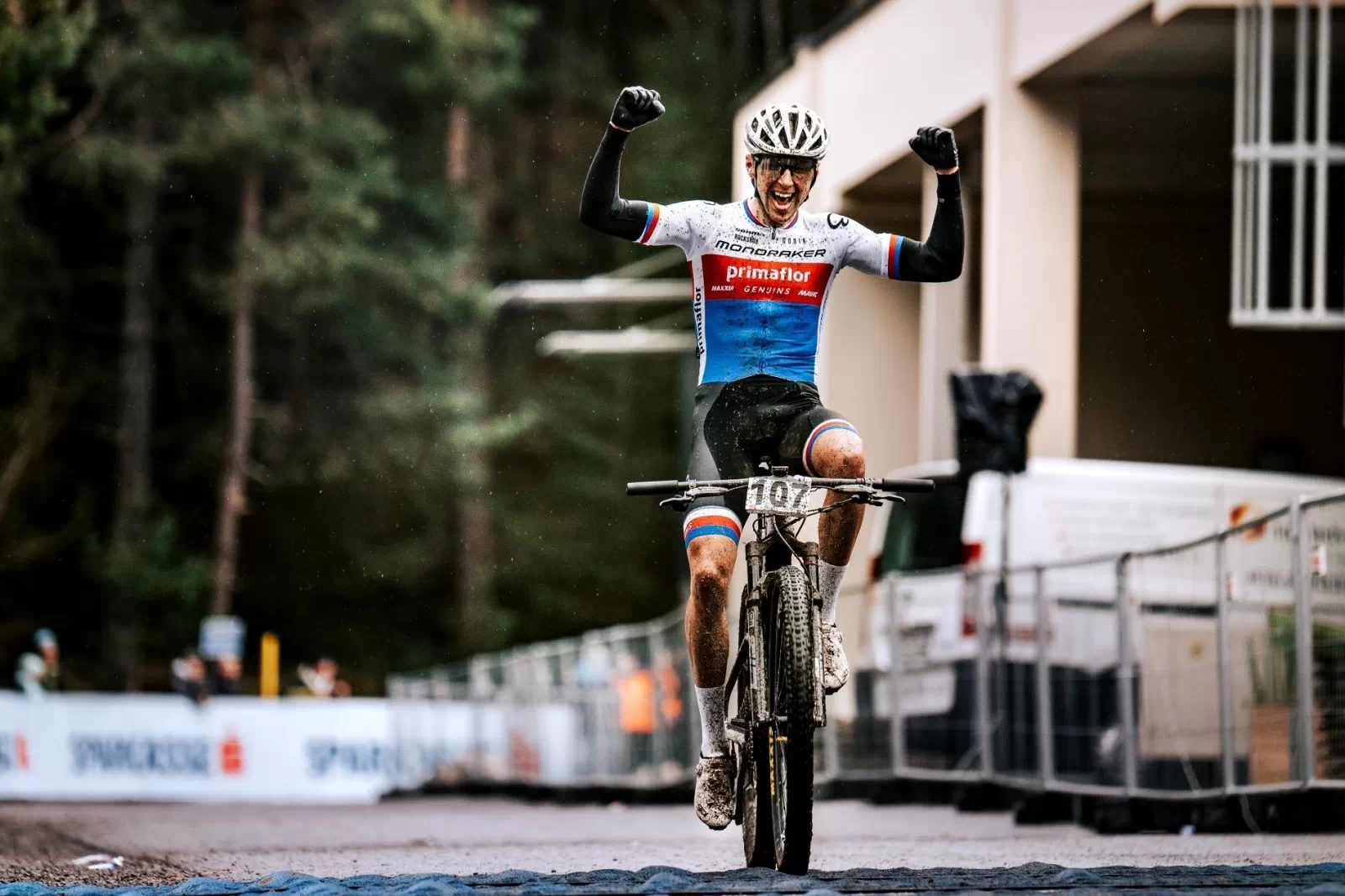 Ondrej Cink conquista el Ötztaler Forest Cross de Haiming