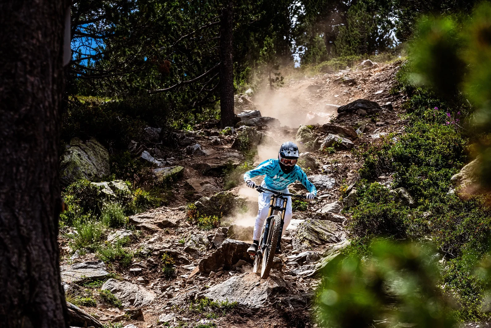 Only Warriors Commencal abre la temporada de verano en Pal Arinsal