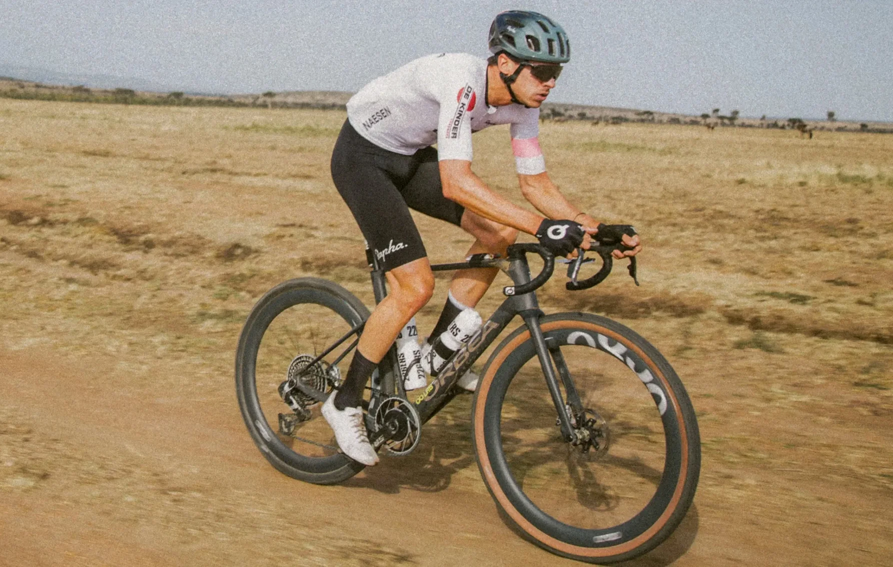 ORBEA TERRA RACE 2026: Cuando el gravel pide dorsal y velocidad pura