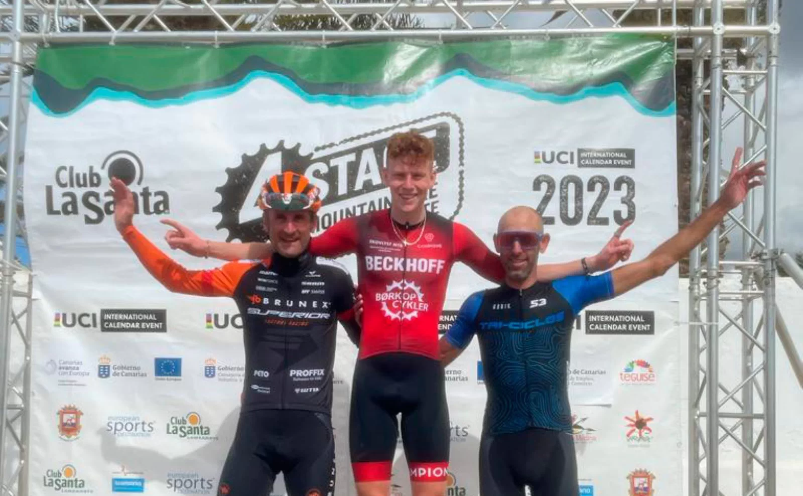 Ostergaard y Kortekaas destrozan los tiempos en la crono de la 4 Stage MTB Race Lanzarote 2023.