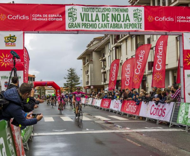 Paola Muñoz (Bizkaia) gana en Noja y lidera la Copa de España