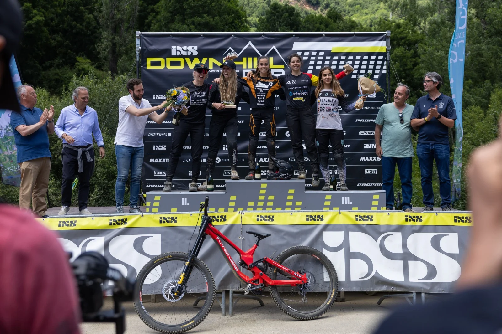 Pau MENOYO y Mireia PI se llevan la espectacular IXS European Downhill de Panticosa Bike Park