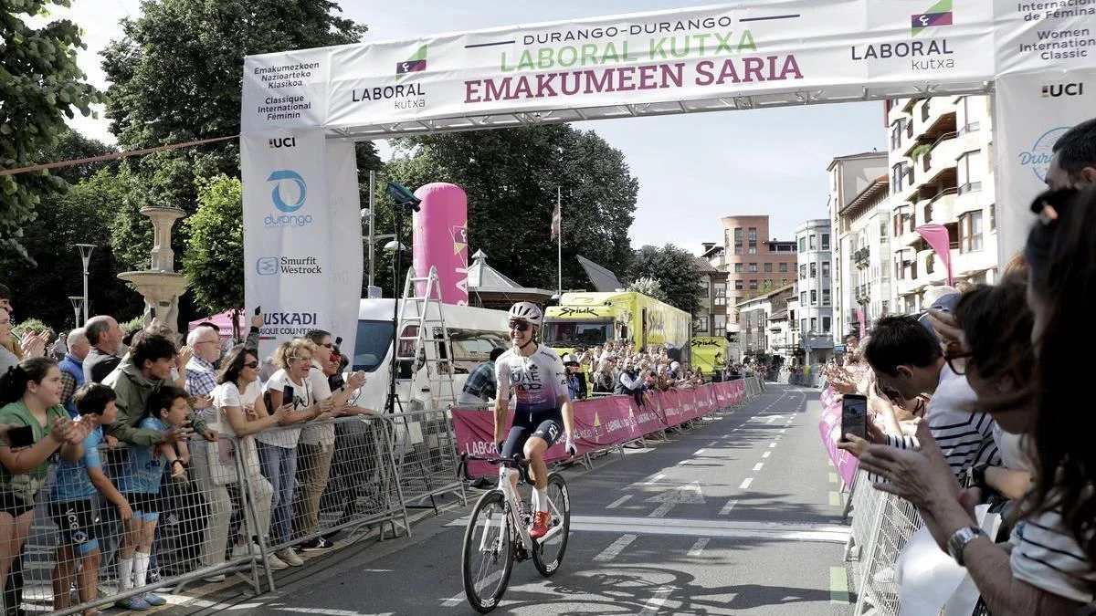 Paula Blasi brilla en la Durango-Durango Emakumeen Saria Paula Blasi brilla en la Durango-Durango Emakumeen Saria