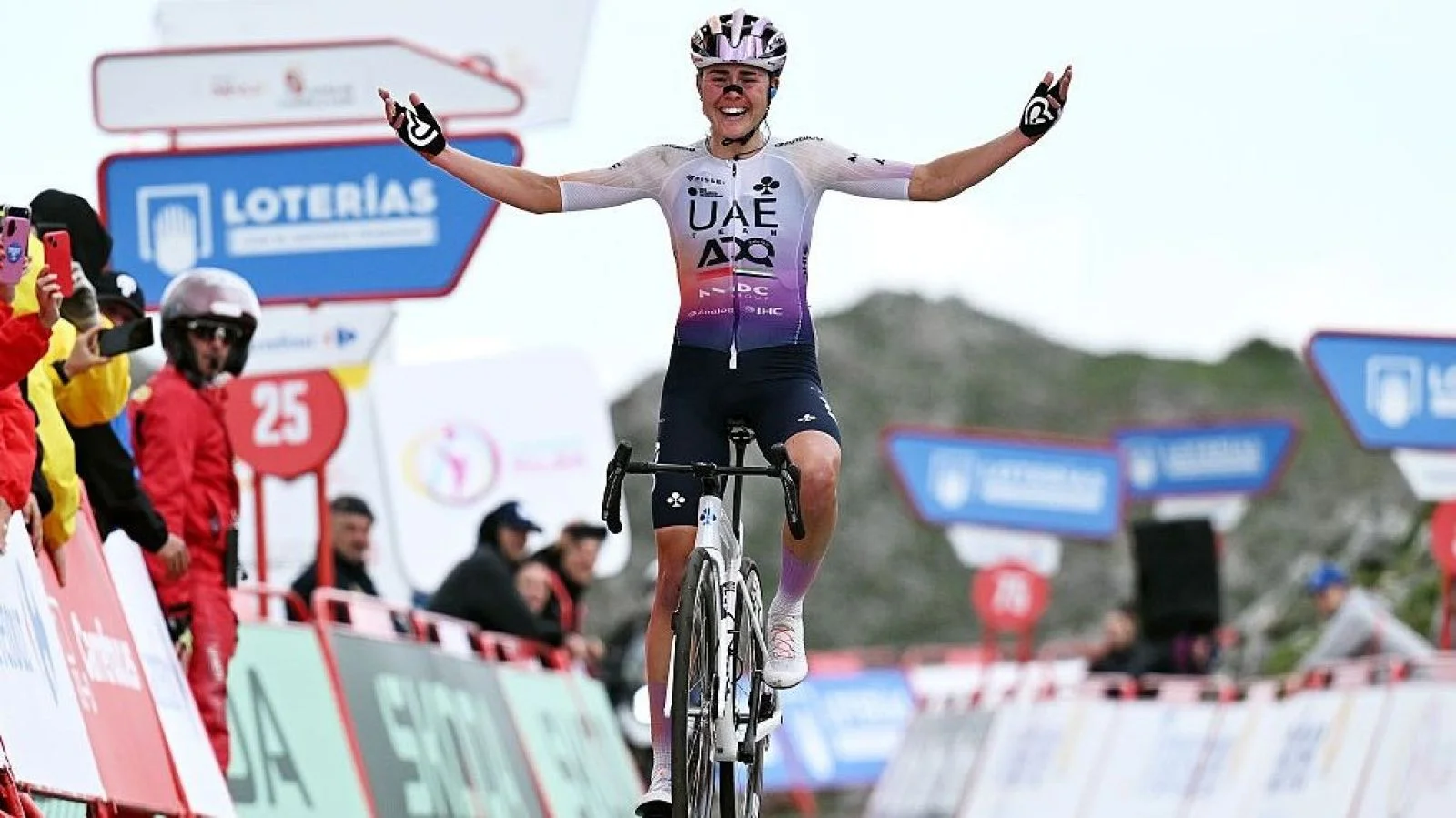Paula Blasi hace historia en el ciclismo mundial tras conquistar el Angliru y ganar la Vuelta España Femenina