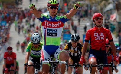 Peter Sagan sprinta hasta la victoria en California