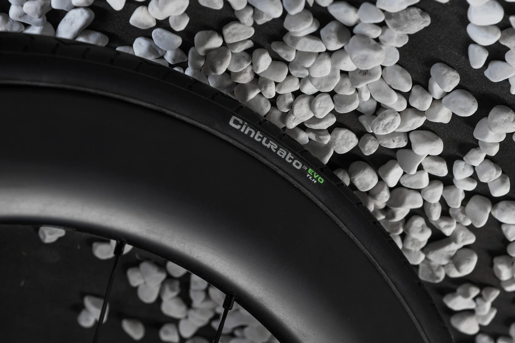 Pirelli presenta el nuevo CINTURATO EVO TLR para gravel