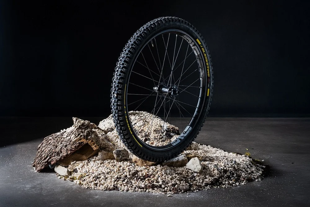 Pirelli transforma su línea de neumáticos SCORPION para gravity