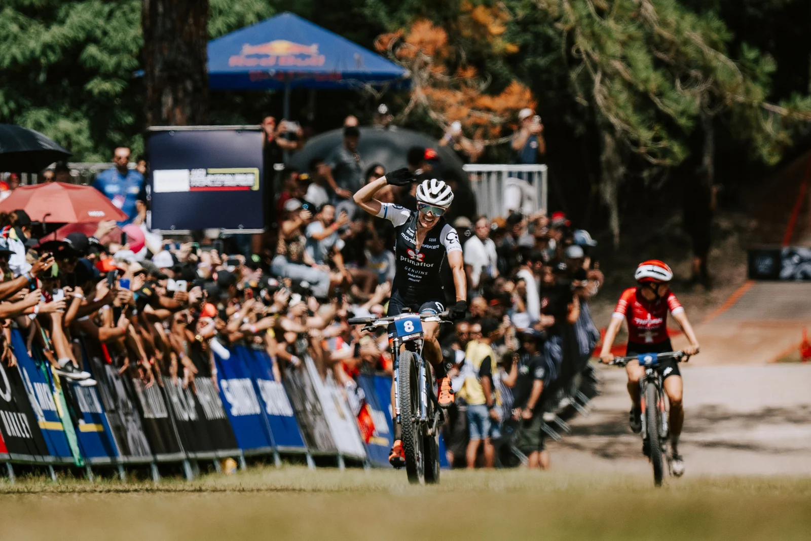 Podio de Rebecca Henderson para el Primaflor Mondraker Racing Team en el estreno de las MTB World Series