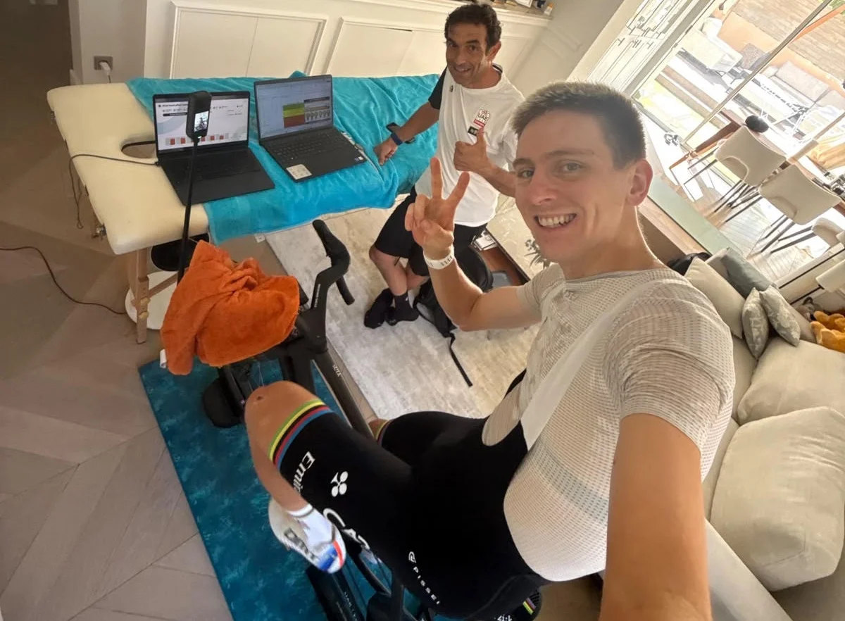 Pogacar acelera su regreso en MyWhoosh tras su caída en la Vuelta