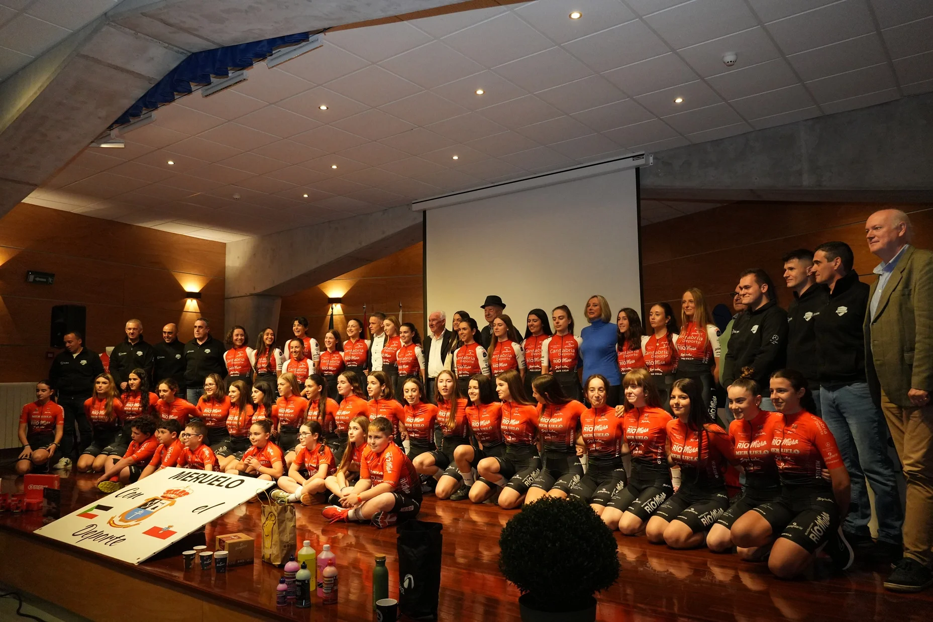 Presentación oficial del Club Ciclista Cantabria Deporte Río Miera ante su afición Presentación oficial del Club Ciclista Cantabria Deporte Río Miera ante su afición