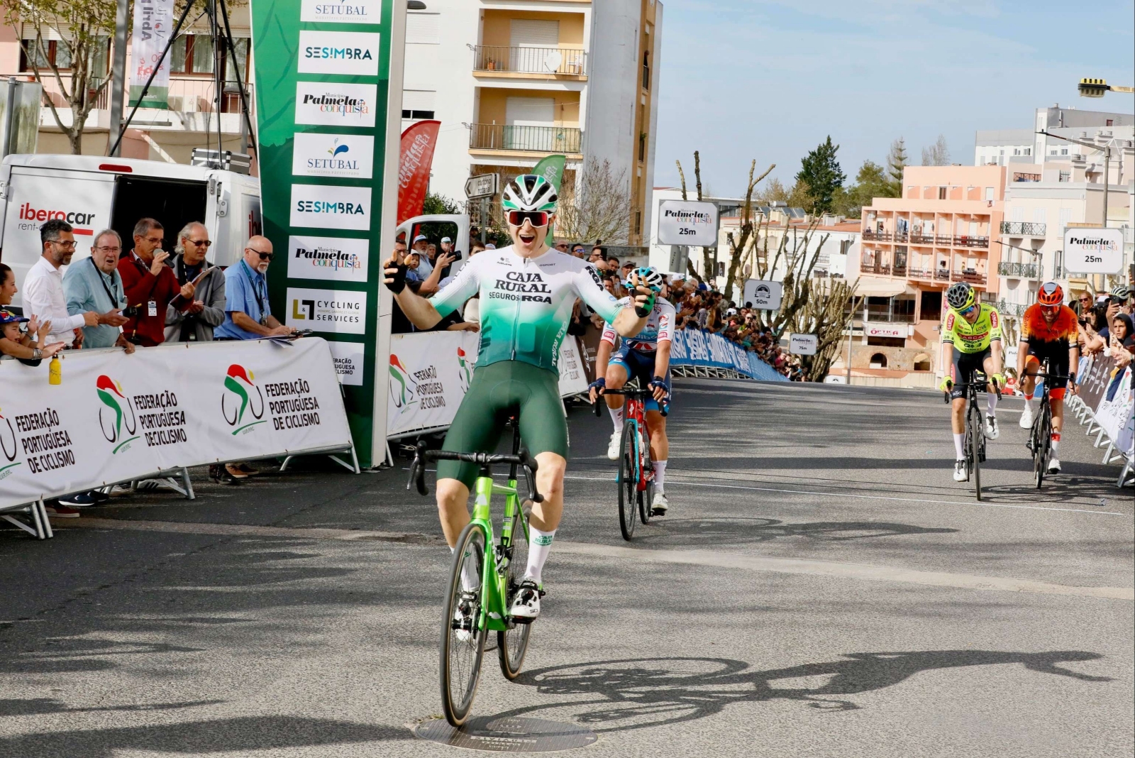 Primera victoria del año para Caja Rural-Seguros RGA con Joseba López