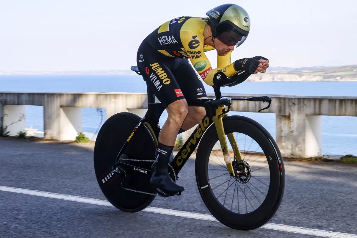 Primoz Roglic comienza ganando en la Itzulia y hoy vestirá de líder