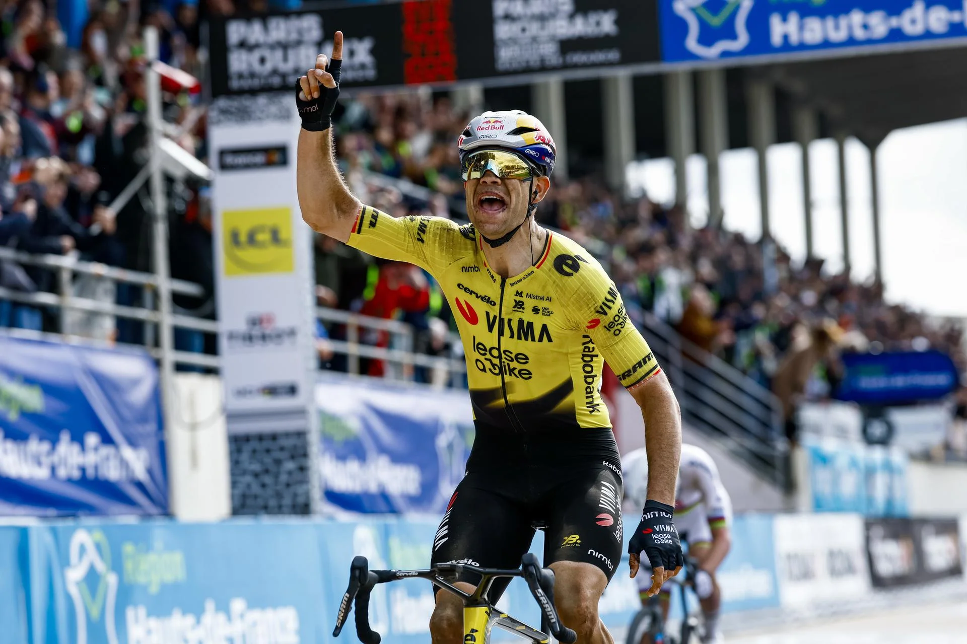 Prologo Choice corona a Van Aert en el pavé más salvaje del mundo