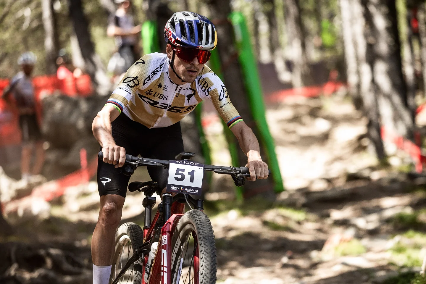 Q36.5 presenta el kit textil oficial 2025 de Tom Pidcock
